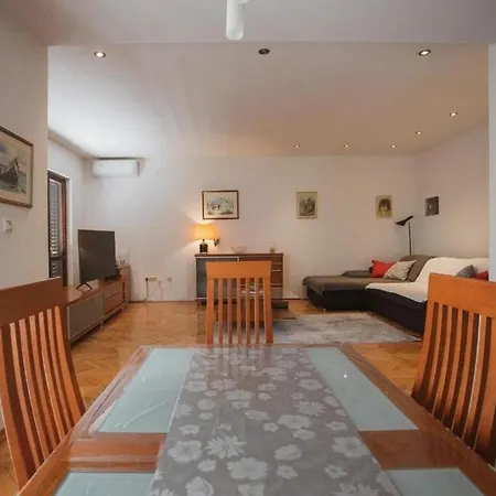 Appartement With Wifi Dugi Rat, Omis - 21251 *